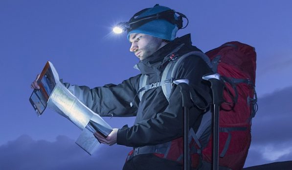 פנס ראש בלילה