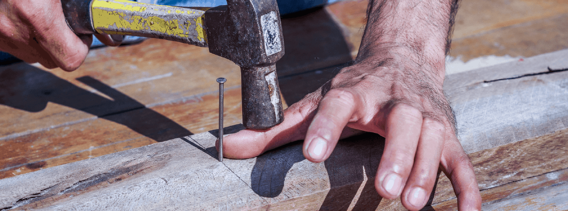 כפפות עבודה ופטיש